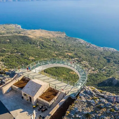 Ivana-makarska By Guide Willa Margete